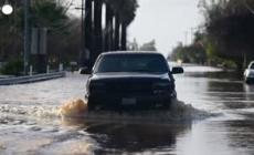 Maltempo in Usa, salvataggi ed evacuazioni nelle citta' allagate della California