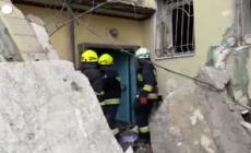 Ucraina, un'altra donna estratta viva dalle macerie del condominio a Dnipro