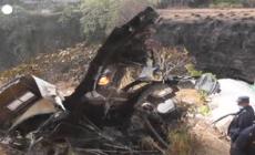 Aereo caduto in Nepal, si cercano ancora i corpi delle vittime