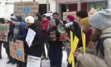 Davos, Greta Thunberg partecipa a una protesta di "Fridays for Future"