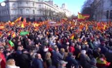 Spagna, proteste contro il governo: migliaia di persone in piazza a Madrid