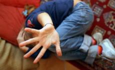 Ragazza di 14 anni pestata da coetanee, il video finisce sui social