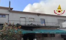 Incendio capannone con tetto in Eternit a Umbertide