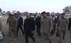 Pakistan, il premier incontra alcuni feriti dell'esplosione alla moschea