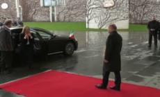 Meloni a Berlino, l'incontro con il cancelliere Scholz