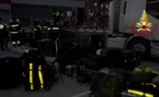 Terremoto in Turchia, vigili del fuoco montano campo base vicino Antiochia