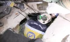 Terremoto in Siria, la gioia dei soccorritori dopo aver salvato un bambino