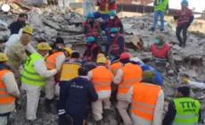 Terremoto in Turchia, i soccorritori ucraini trovano una sopravvissuta tra le macerie