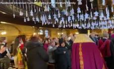 Ucraina, nella cattedrale cattolica di Londra 461 angeli in ricordo dei bimbi uccisi