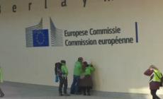 Bruxelles, azione di Greenpeace contro il gasdotto EastMed