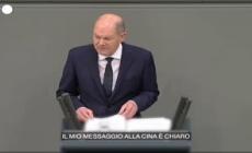 Scholz: "Pechino non consegni armi alla Russia e usi sua influenza per ritiro truppe""