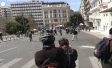 Disastro treni in Grecia, violenti scontri ad Atene tra polizia e manifestanti