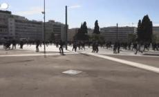 Disastro treni Grecia, 50 mila in piazza: tensioni con la polizia ad Atene