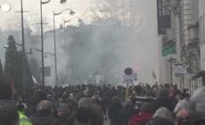 Francia in piazza contro la riforma delle pensioni, scontri a Rennes