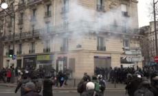 Manifestazione a Parigi contro Riforma pensioni: danni e scontri con la polizia