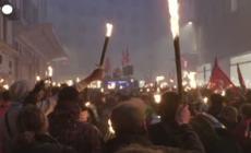 Francia, fiaccolata a Nantes contro la riforma delle pensioni