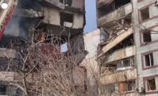Ucraina, bombardato edificio residenziale a Zaporizhzhia: un morto e oltre 30 feriti