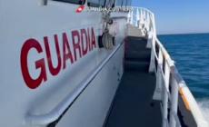 Guardia costiera soccorre 450 migranti  a 100 miglia da Siracusa