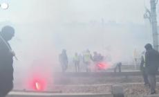 Riforma pensioni in Francia, a Parigi manifestanti occupano i binari della Gare de Lyon