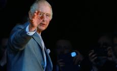 Rinviata la visita di re Carlo in Francia a causa delle proteste