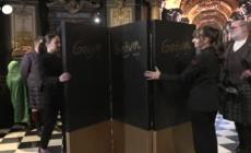 Parigi, svelata la statua di cera di Re Carlo III al museo Grevin
