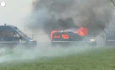 Scontri in Francia: manifestanti danno fuoco a mezzi della polizia