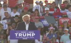 Trump ai fan a Waco: "Rieleggetemi e sarete vendicati"