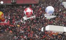 Pensioni, piazza della Repubblica a Parigi gremita di manifestanti