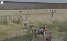 Messico, migranti tentano di attraversare il confine a Ciudad Juarez