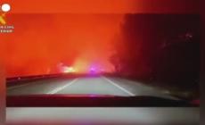 Spagna, Asturie devastate dagli incendi: la lotta dei vigili del fuoco