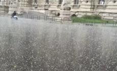 Maltempo, forte grandinata su Roma: chicchi fuori misura