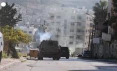 Cisgiordania, blindati israeliani sparano gas lacrimogeni contro palestinesi