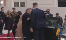 Polonia, Zelensky e la moglie accolti a Varsavia dal presidente Duda e dalla first lady