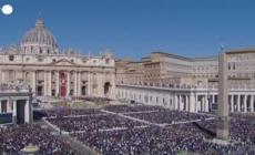 Pasqua, Papa Francesco celebra la messa in piazza San Pietro