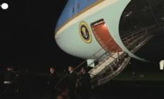 Biden  accolto dal primo ministro britannico Sunak all'arrivo a Belfast