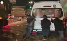 Alluvione in Iraq, le strade di al-Hilla trasformate in fiumi