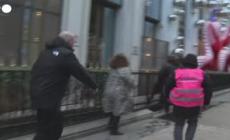 Riforma pensioni, a Parigi manifestanti invadono la sede del colosso del lusso LVMH