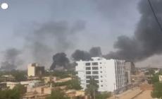 Sudan, colonne di fumo nei cieli della capitale Khartoum dopo ore di combattimenti