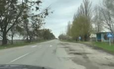 Ucraina, gli agricoltori coltivano tra le mine e i resti dei razzi