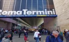 Treno deragliato, caos a Roma Termini: lunghe file e treni cancellati