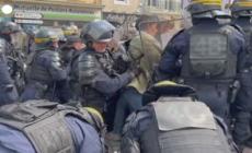 Francia: riforma pensioni, la polizia respinge manifestanti