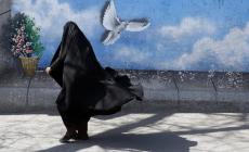 Iran: stretta sul velo obbligatorio anche nei musei