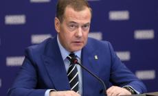 Medvedev: "Spingerci ai confini del '91 porterà alla  guerra globale"