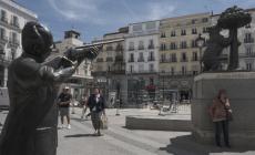 A Madrid spunta a sorpresa una statua di Juan Carlos cacciatore