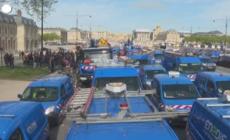 Lavoratori di Enedis protestano davanti alla reggia di Versailles