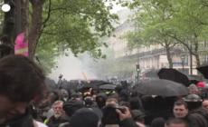 Scontri con la polizia al corteo per il primo maggio a Parigi