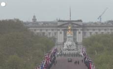 Carlo III arriva a Buckingham Palace prima dell'incoronazione