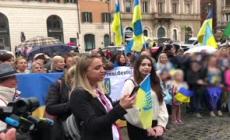 Zelensky a Roma, ucraini cantano "Bella Ciao" in attesa del presidente