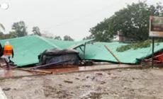 Ciclone Mocha, in Bangladesh tetti scoperchiati e alberi sradicati