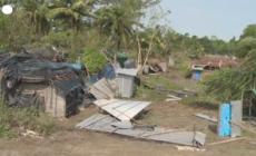 Centinaia di alberi sradicati e tetti in lamiere distrutti in Bangladesh per il passaggio del ciclone Mocha